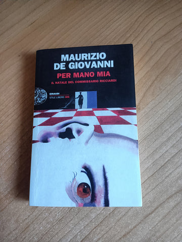 Per mano mia. Il natale del commissario Ricciardi | Maurizio de Giovanni - Einaudi