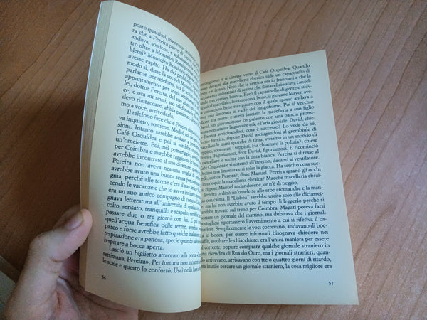 Sostiene Pereira | Antonio Tabucchi - Feltrinelli