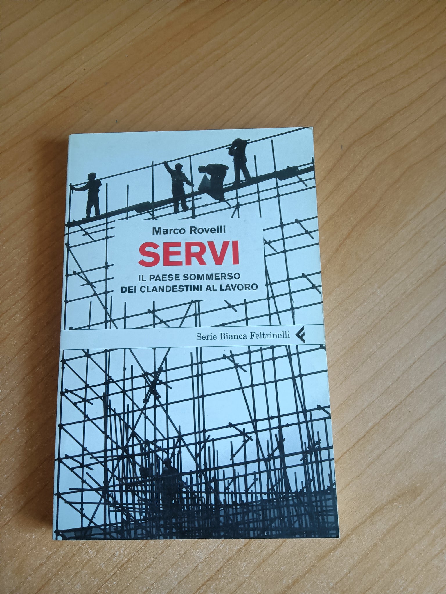 Servi. Il paese sommerso dei clandestini al lavoro | Marco Rovelli - Feltrinelli