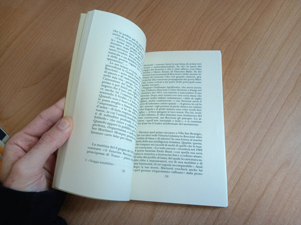 Una parentesi luminosa. L’amore segreto fra Umberto Boccioni e Vittoria Colonna | Marella Caracciolo Chia - Adelphi