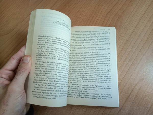 Giovinezza di una regina | Maria José di Savoia - Mondadori