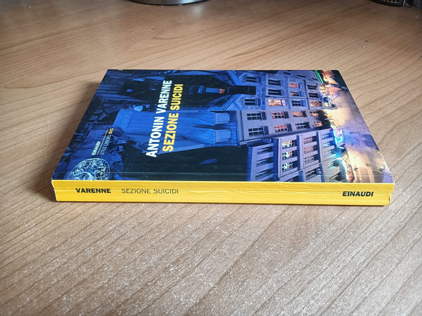 Sezione suicidi | Antonin Varenne - Einaudi