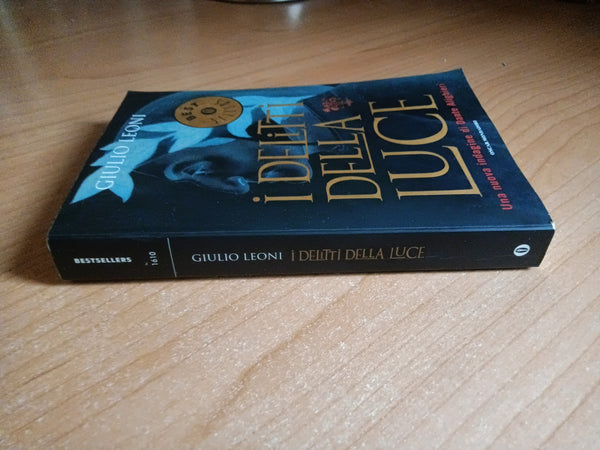 I delitti della luce | Giulio Leoni - Mondadori