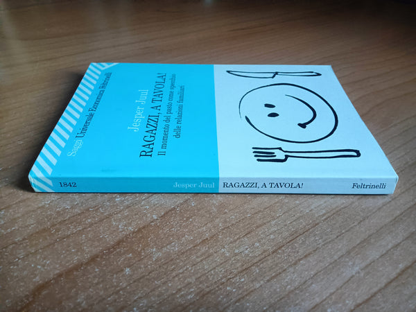 Ragazzi, a tavola! Il momento del pasto come specchio delle relazioni familiari | Jesper Juul - Feltrinelli
