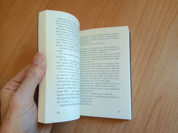 Ad occhi chiusi | Gianrico Carofiglio - Sellerio