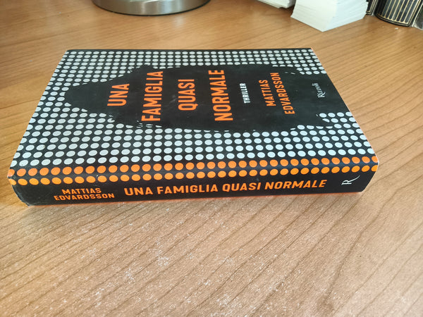Una famiglia quasi normale | Mattias Edvardsson - Rizzoli