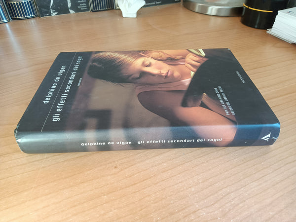Gli effetti secondari dei sogni | Delphine De Vigan - Mondadori