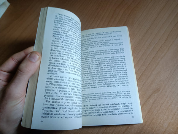 L’atomo militare. Tecniche strategie storia e prospettive | Longo; Silvestrini - Editori Riuniti