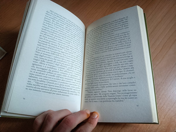 Una domenica in piscina a Kigali | Gil Courtemanche - Feltrinelli