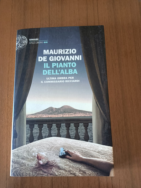 Il pianto dell’alba. Ultima ombra per il commissario Ricciardi | Maurizio De Giovanni - Einaudi