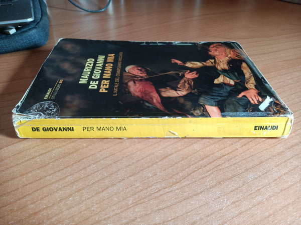 Per mano mia. Il Natale del commissario Ricciardi | Maurizio de Giovanni - Einaudi