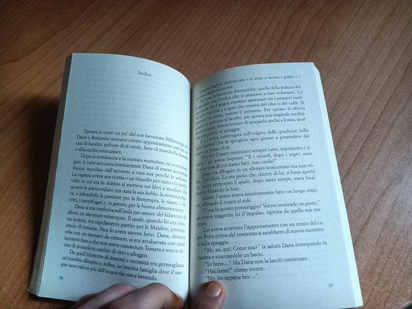 Due sirene in un bicchiere | Federica Brunini - Feltrinelli