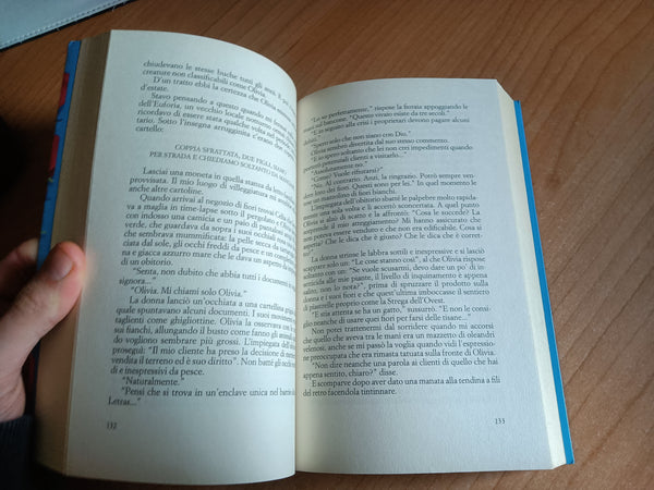 Donne che comprano fiori | Vanessa Montfort - Feltrinelli