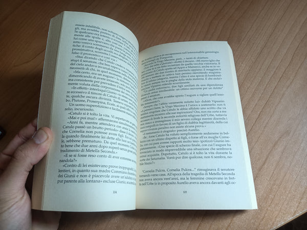 Saturnalia | Danila Comastri Montanari - Mondadori