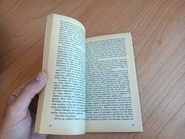 Croniche epafaniche | Francesco Guccini - Feltrinelli