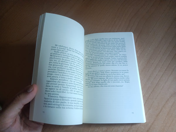 La stanza di sopra | Rosella Postorino - Feltrinelli