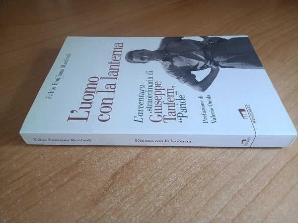 L’uomo con la lanterna | Fabio Emiliano Manfredi