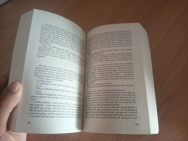 Una storia di amore e di tenebra | Amos Oz - Feltrinelli
