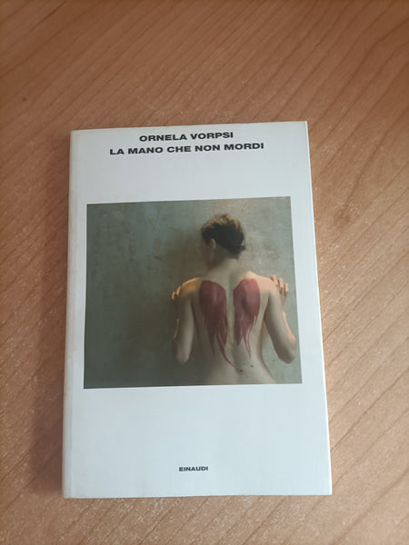 La mano che non mordi | Ornella Vorpsi - Einaudi