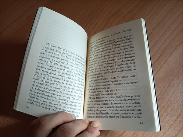 Il canapé rosso | Michèle Lesbre - Sellerio
