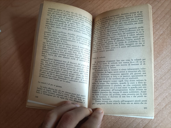 Guida pratica allo yoga | James Hewitt - Feltrinelli
