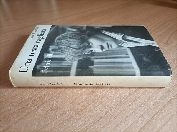 Una testa tagliata | Iris Murdoch - Feltrinelli