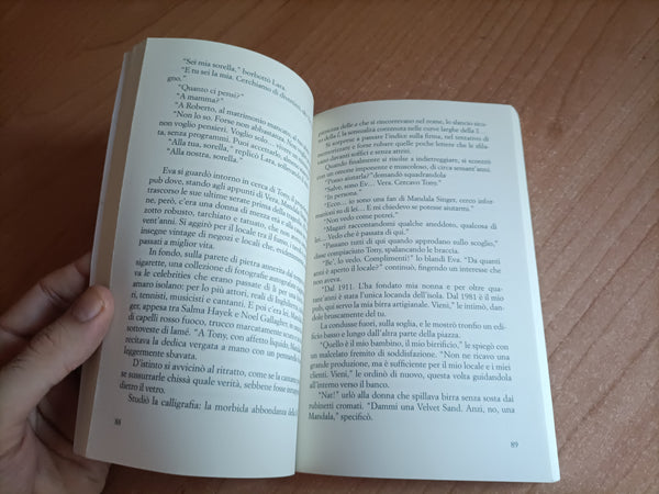 Due sirene in un bicchiere | Federica Brunini - Feltrinelli