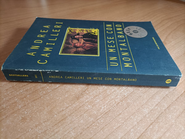 Un mese con Montalbano | Andrea Camilleri - Mondadori