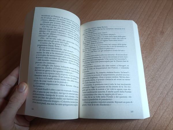 Uccidi il padre | Sandrone Dazieri - Mondadori