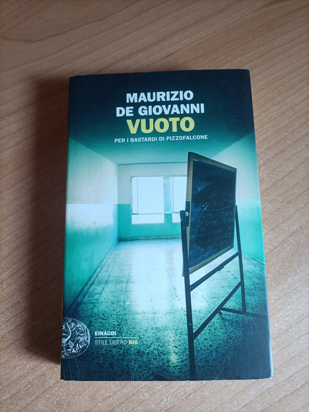 Vuoto | Maurizio De Giovanni - Einaudi
