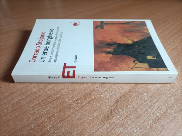 Un eroe borghese. Il caso dell’avvocato Giorgio Ambrosoli assassinato dalla mafia politica | Corrado Stajano - Einaudi