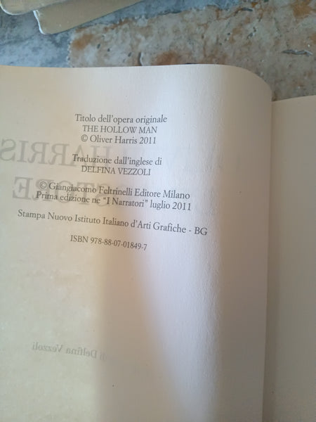 L’impostore | Oliver Harris - Feltrinelli