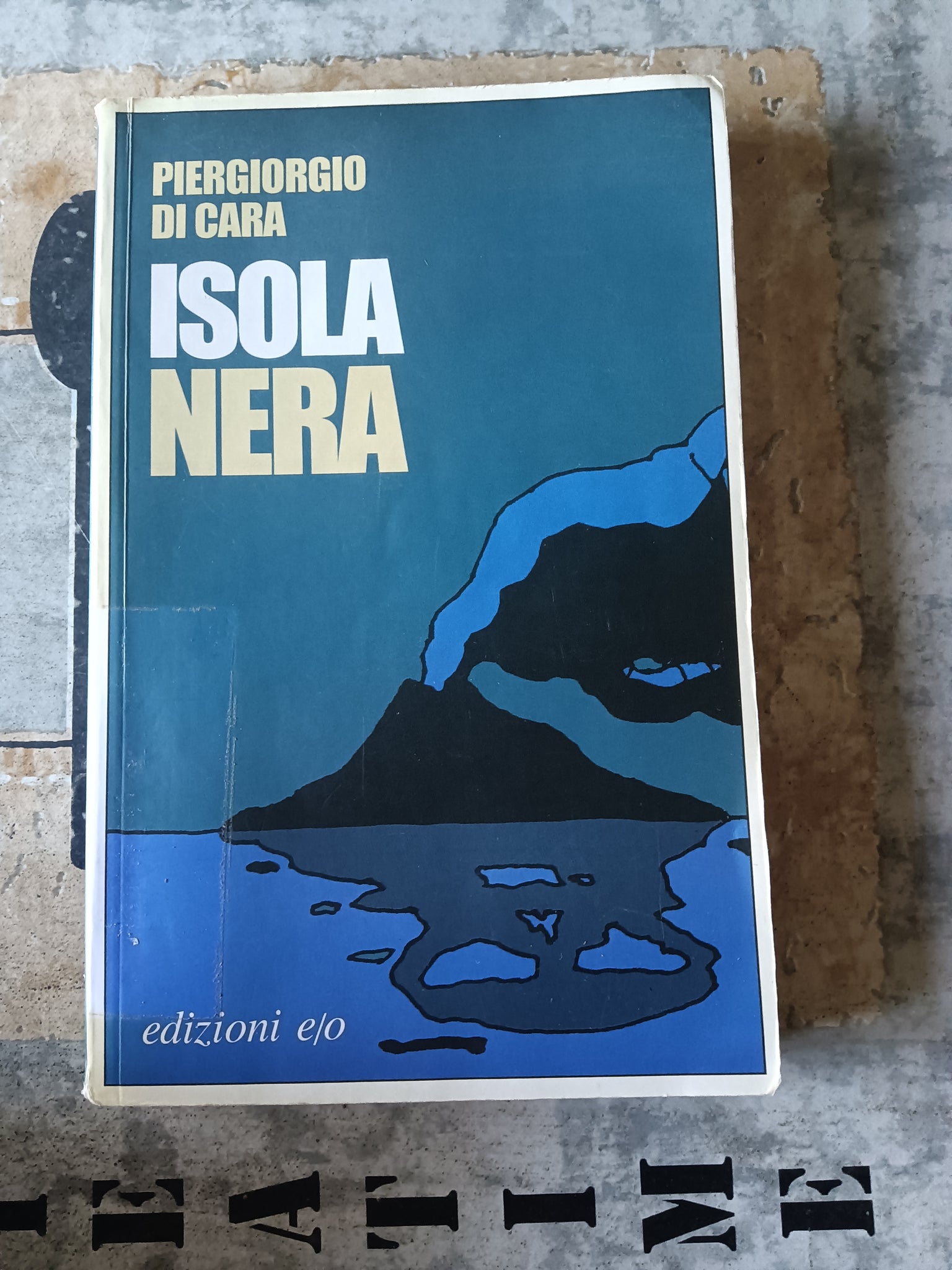 Isola nera | Piergiorgio Di Cara