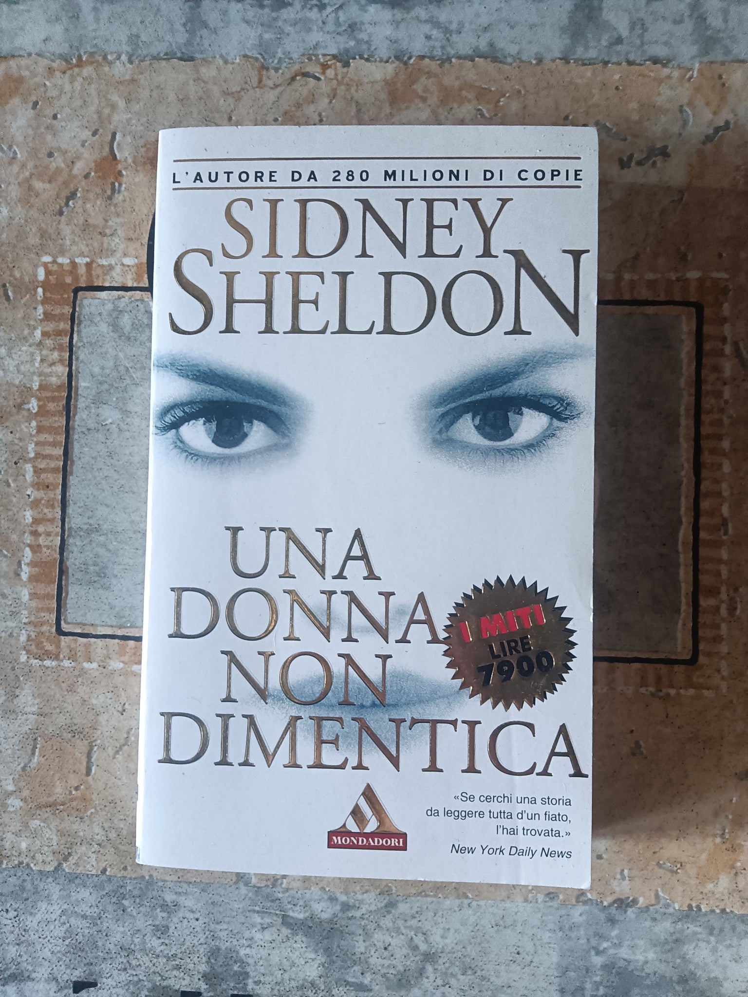 Una donna non dimentica | Sidney Sheldon - Mondadori