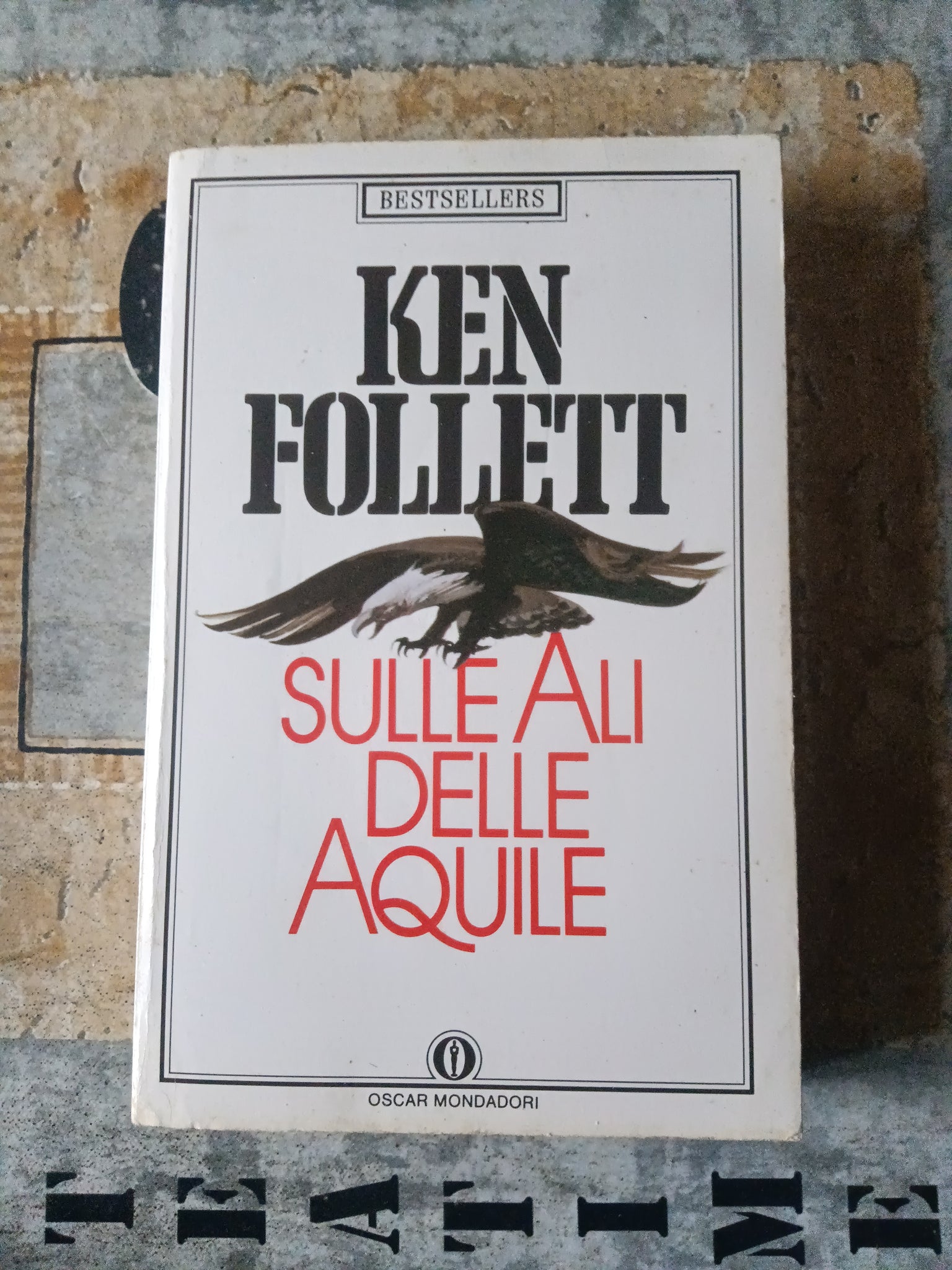 Sulle ali delle aquile | Ken Follett - Mondadori