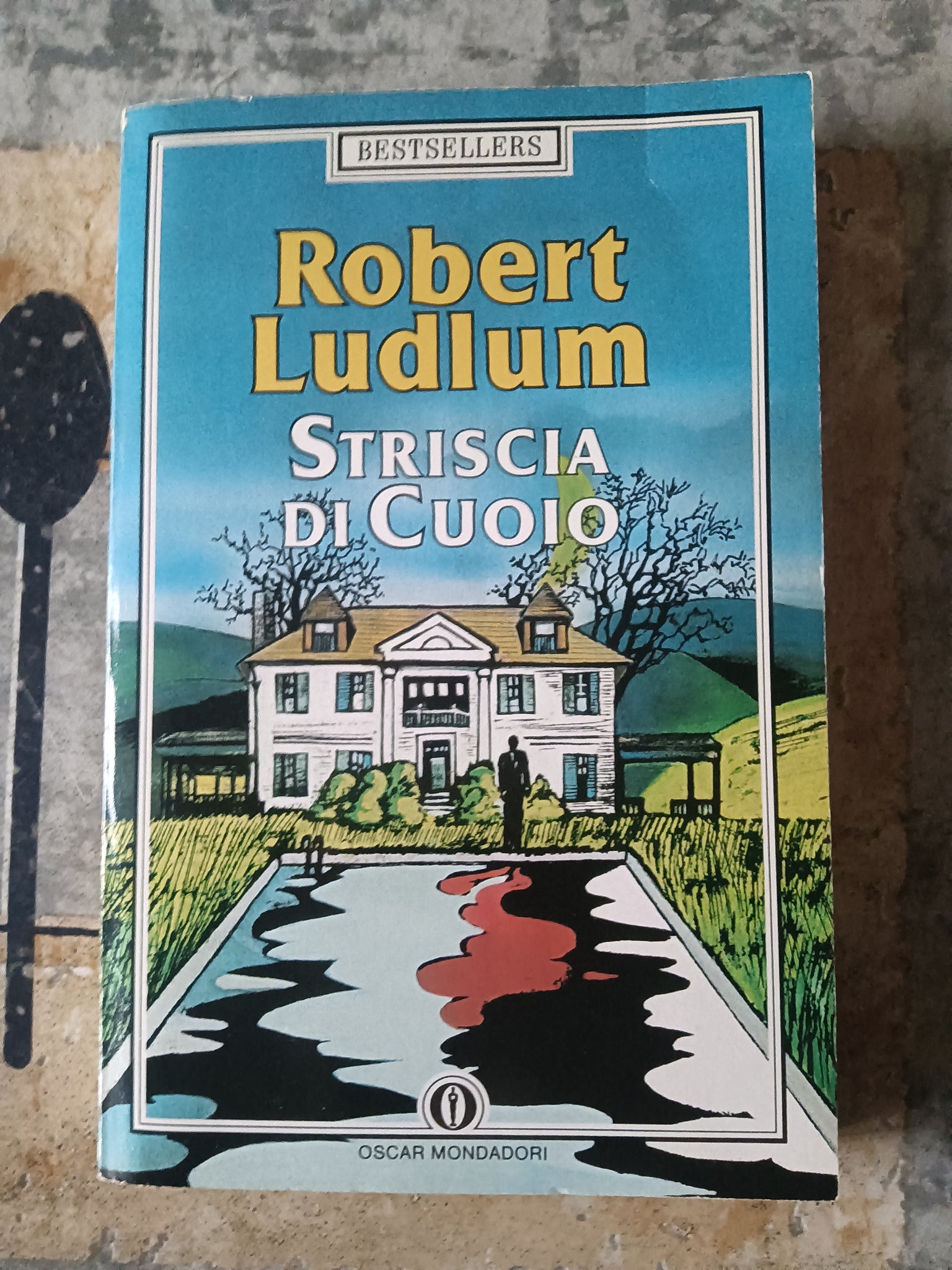 Striscia di cuoio | Robert Ludlum - Mondadori