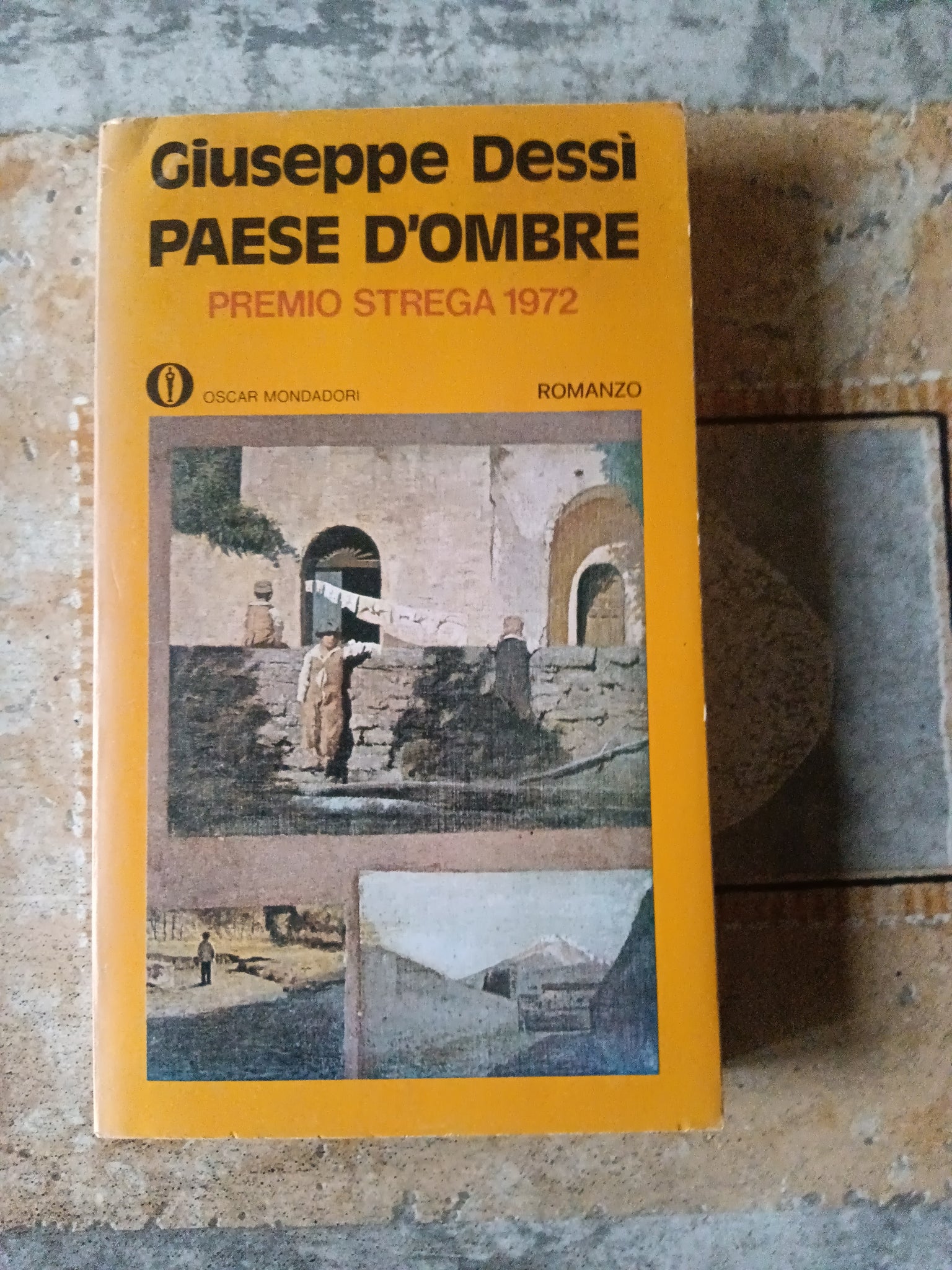 Paese d’ombre | Giuseppe Dessì - Mondadori
