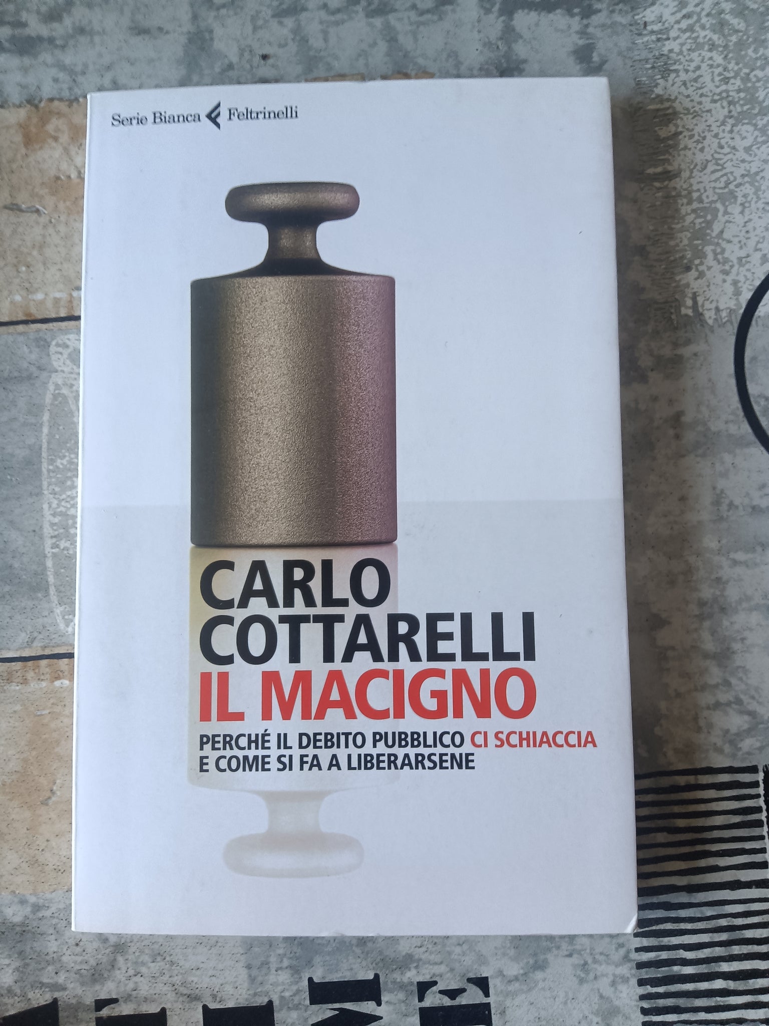 Il macigno. Perché il debito pubblico ci schiaccia e come si fa a liberarsene | Cottarelli Carlo - Feltrinelli