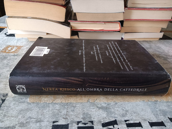 All’ombra della cattedrale | Nerea Riesco - Garzanti
