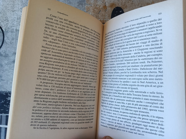 Nomenklatura. Come sopravvive in Italia la specie politica più antica del mondo | Sebastiano Messina - Mondadori