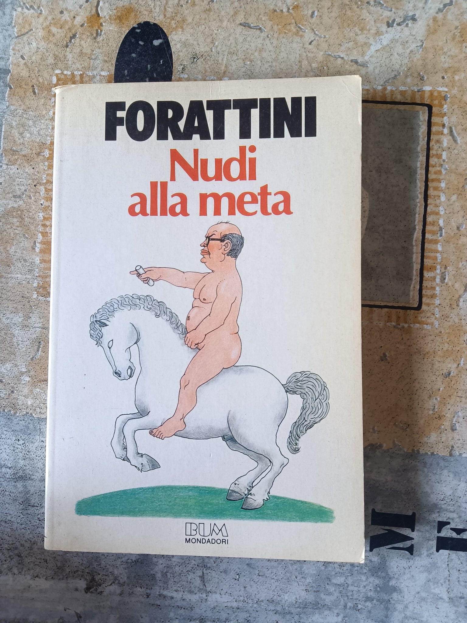 Nudi alla meta | Giorgio Forattini - Mondadori