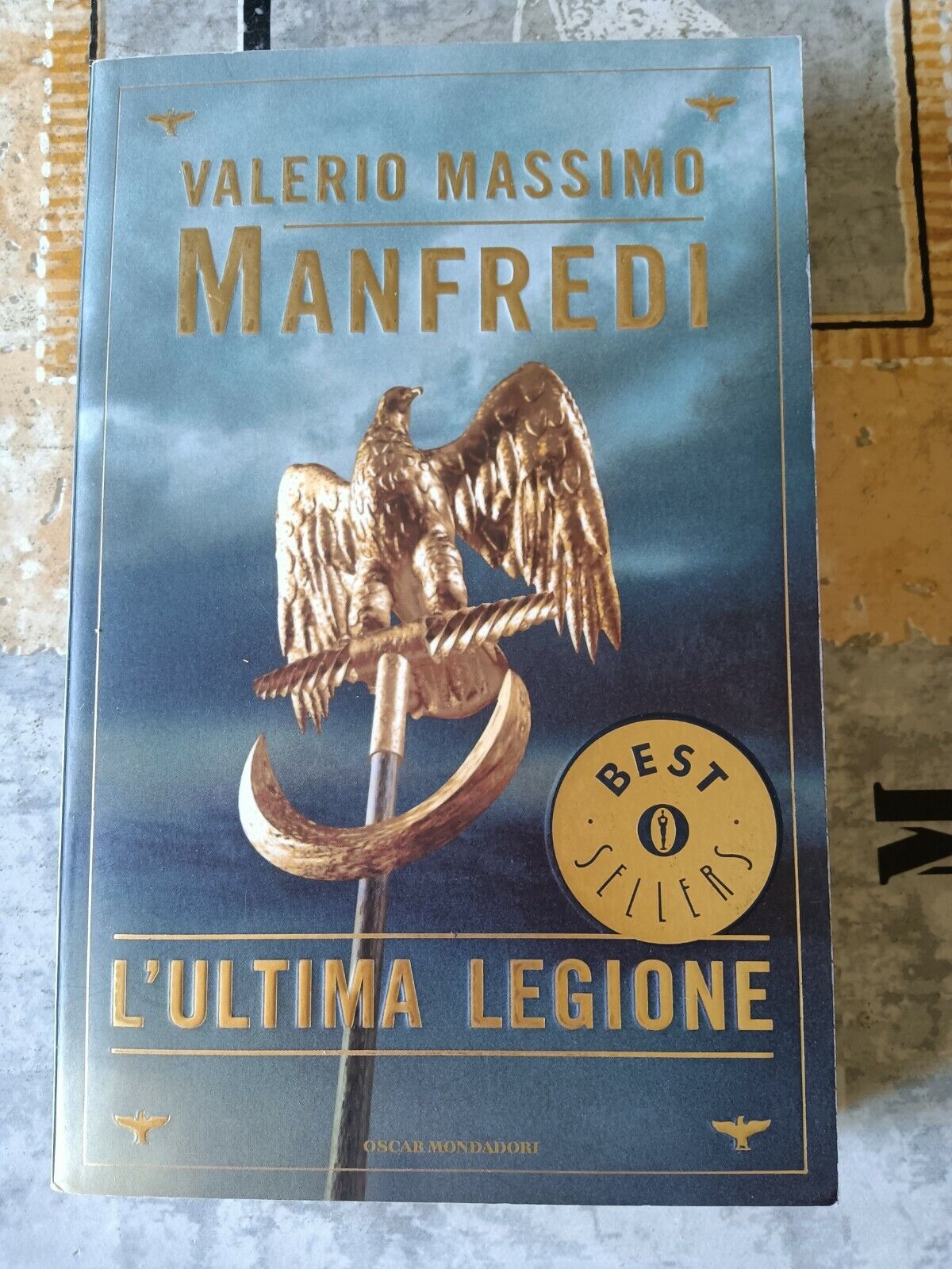 L’ ultima legione | Valerio Massimo Manfredi - Mondadori