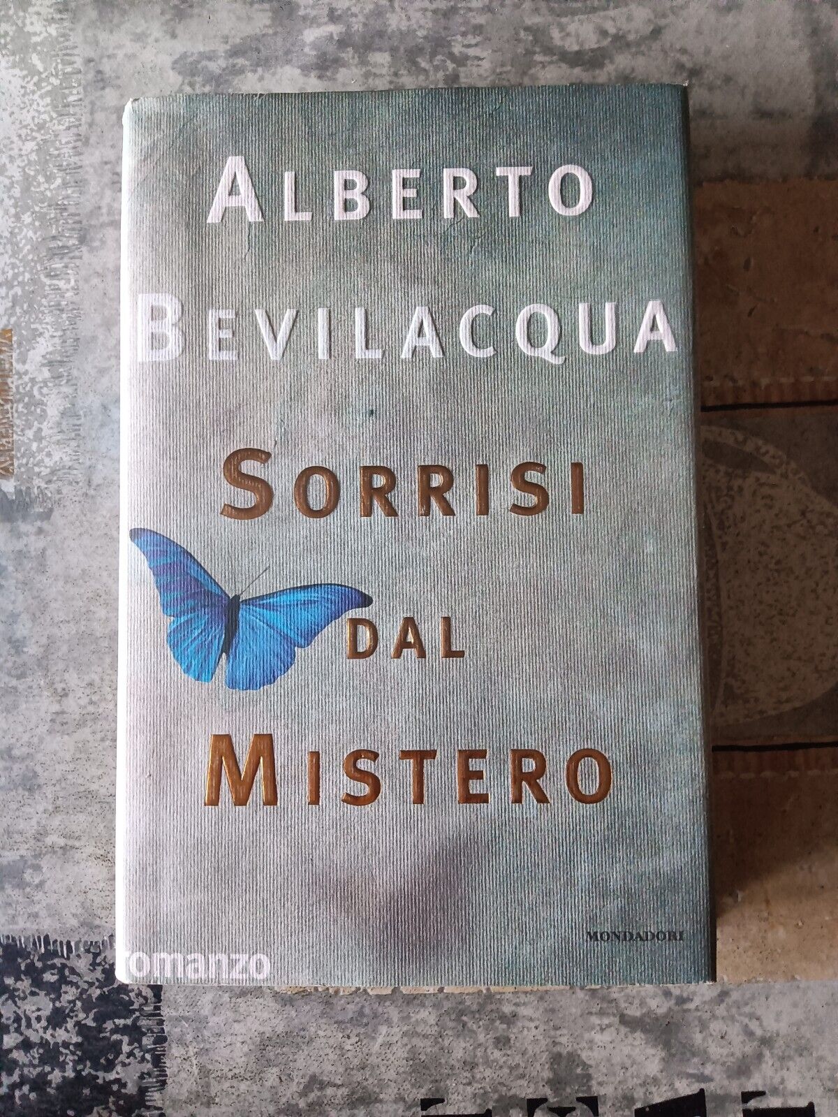 Sorrisi dal mistero | Bevilacqua Alberto - Mondadori