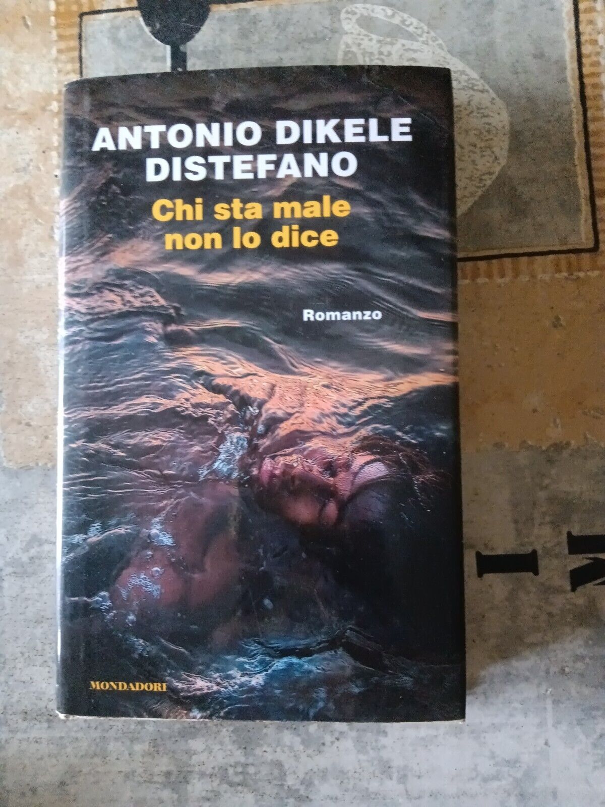 Chi sta male non lo dice | Antonio Dikele Distefano - Mondadori