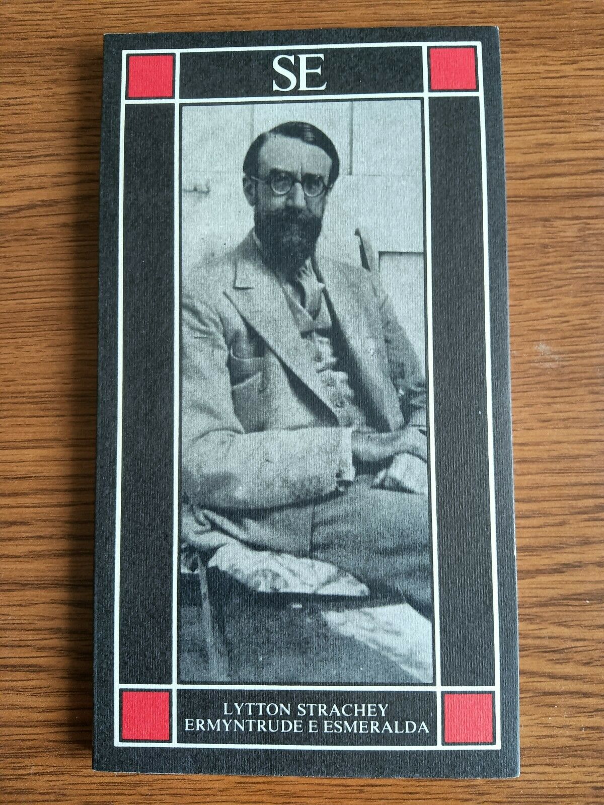 Ermyntrude e Esmeralda | Strachey Lytton