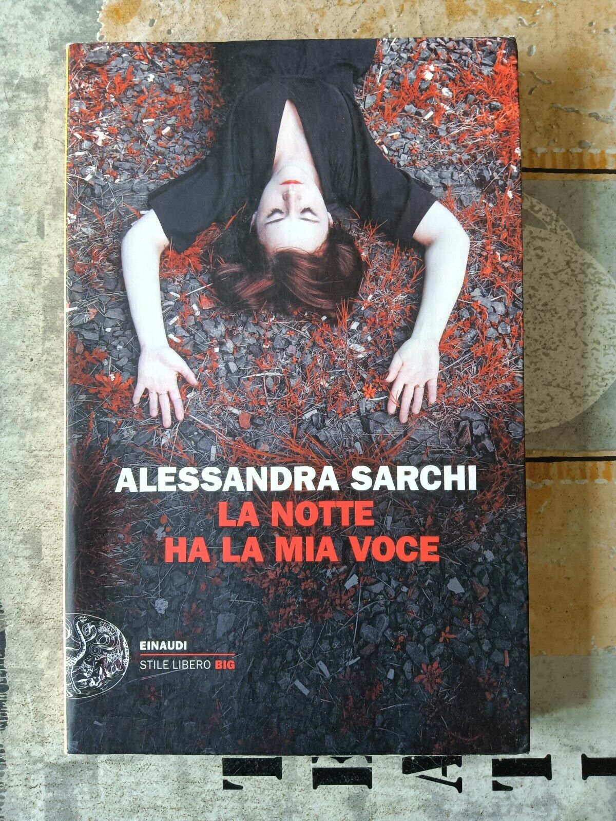 La notte ha la mia voce | Alessandra Sarchi - Einaudi