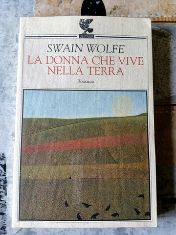 La donna che vive nella terra | Swain Wolfe - Guanda